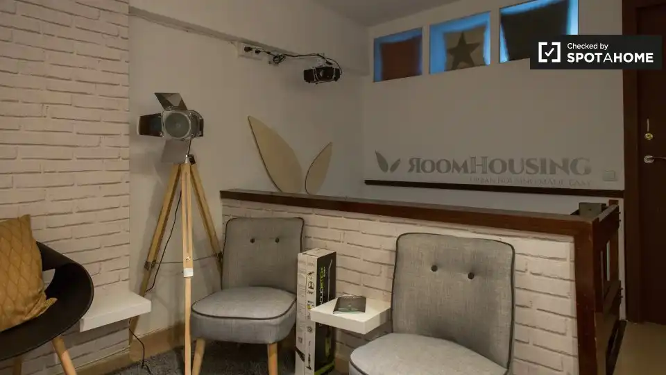 Room in Sant Pere, Sta. Caterina i la Ribera