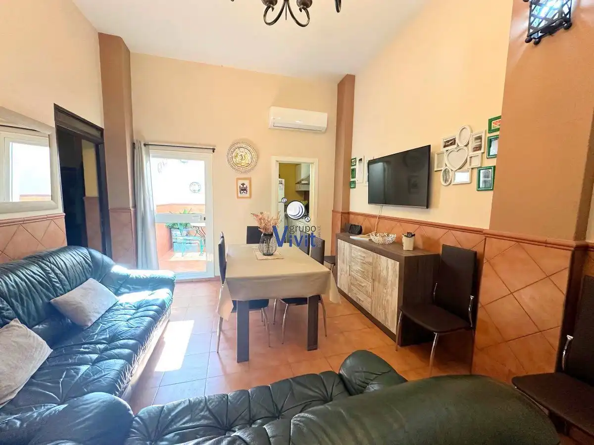Sala d'estar de Casa o xalet en venda en Alcalá de Guadaira amb Aire condicionat, Traster i Balcó