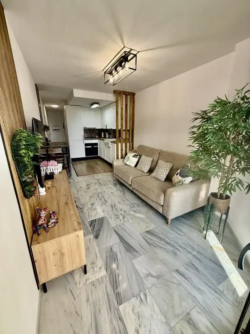 Sala d'estar de Dúplex de lloguer en Mijas amb Aire condicionat, Jardí privat i Piscina