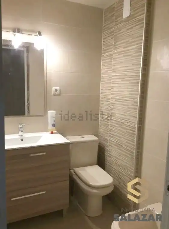 Bathroom of Flat for rent in Bilbao   with Heating and Balcony