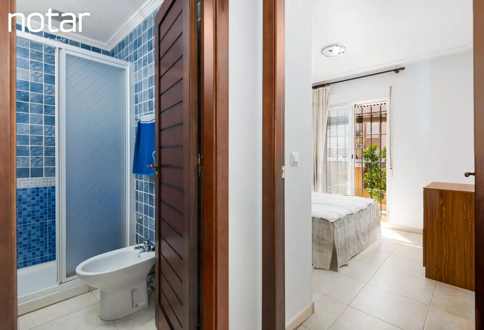 Badezimmer von Wohnungen zum Verkauf in Torrevieja mit Privatgarten, Terrasse und Gemeinschaftspool