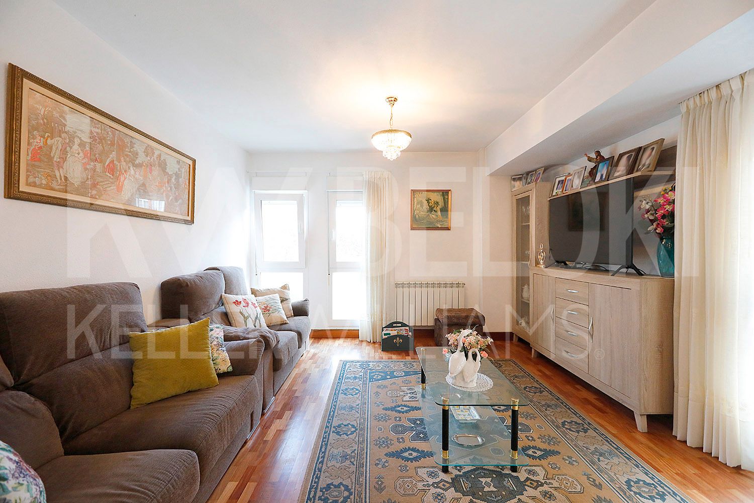 Sala d'estar de Pis en venda en Donostia - San Sebastián  amb Calefacció i Traster