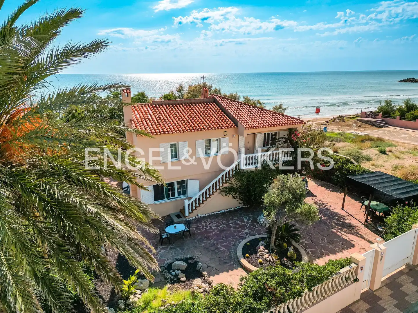 Vista exterior de Casa o xalet en venda en Cullera amb Aire condicionat, Calefacció i Jardí privat