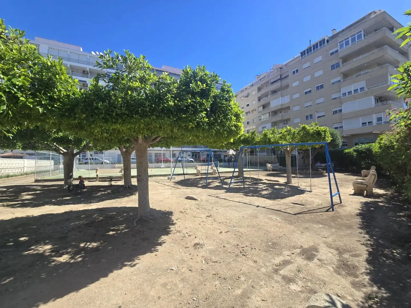 Parking de Apartamento en venta en Torrevieja con Jardín privado, Terraza y Amueblado