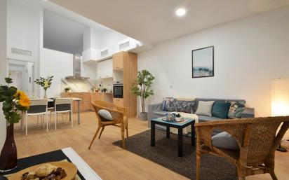 Living room of Flat for sale in  Barcelona Capital  with Air Conditioner, Heating and Parquet flooring