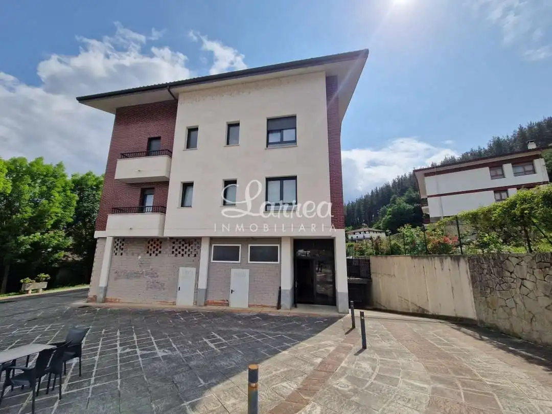 Vista exterior de Local en venta en Arantzazu