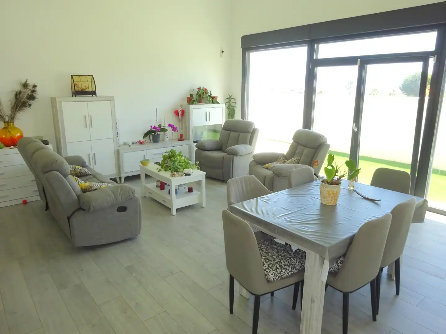 Sala d'estar de Casa o xalet en venda en Alhaurín de la Torre amb Aire condicionat, Calefacció i Jardí privat