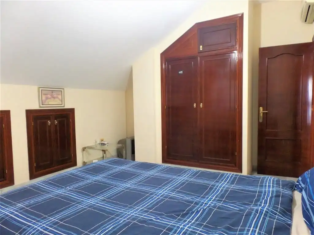 Schlafzimmer von Maisonette zum Verkauf in Fuengirola mit Klimaanlage, Terrasse und Gemeinschaftspool