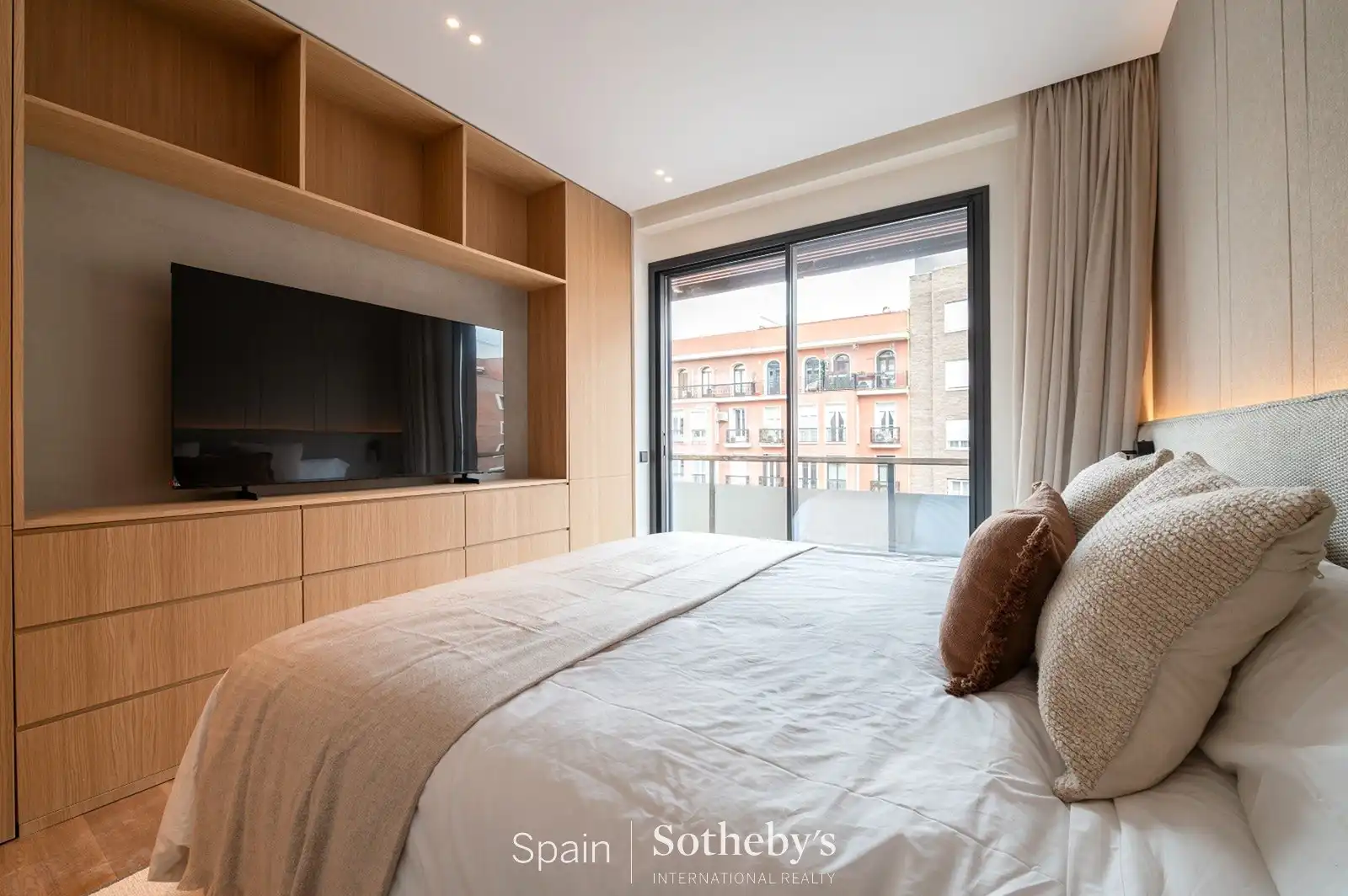 Dormitori de Apartament en venda en Madrid amb Aire condicionat, Calefacció i Terrassa