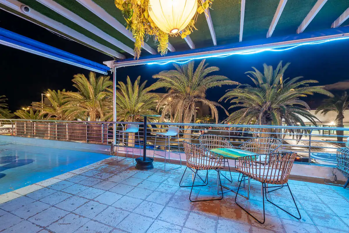 Terrasse von Geschaftsraum zur ubertragung in Teguise mit Terrasse und Möbliert