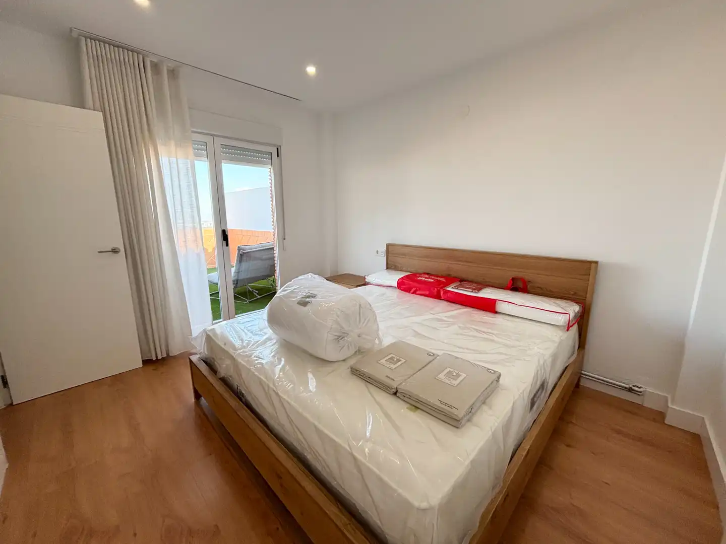 Habitación de Ático de alquiler en La Zubia con Aire acondicionado, Calefacción y Jardín privado