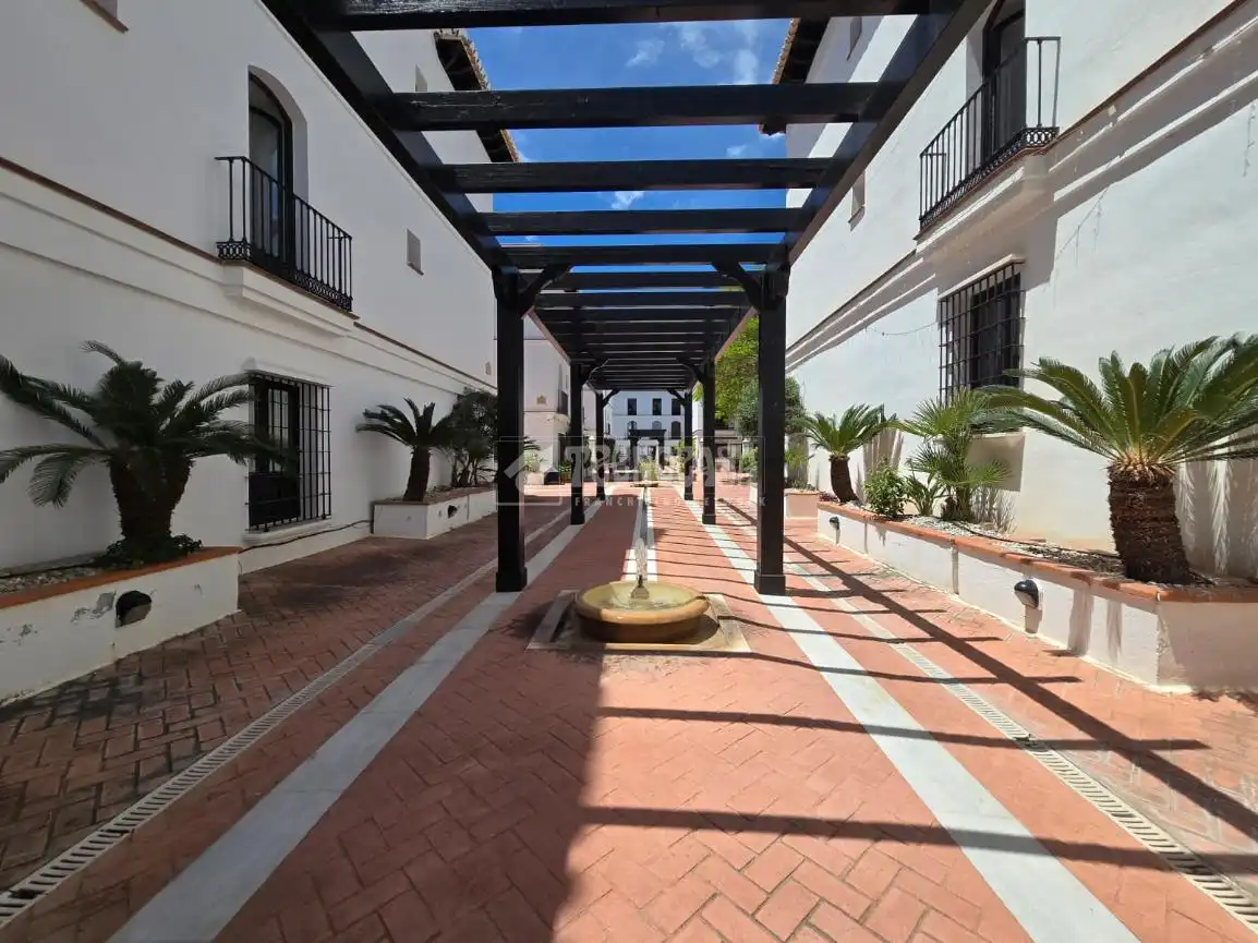 Vista exterior de Piso en venta en Vélez de Benaudalla con Aire acondicionado, Terraza y Piscina comunitaria