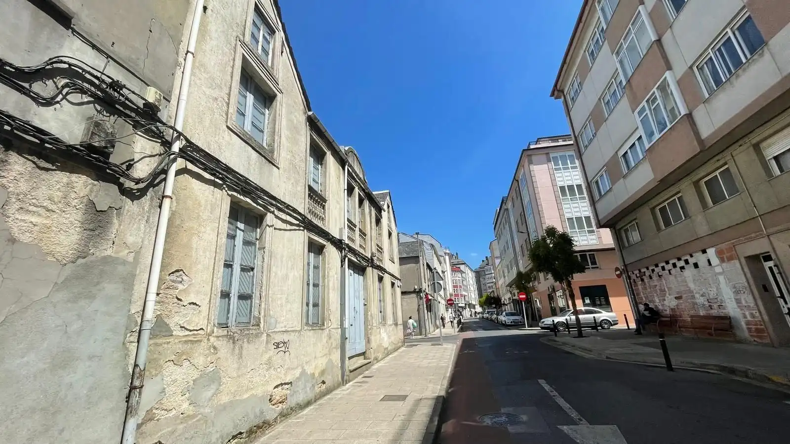 Vista exterior de Edificio en venta en Lugo