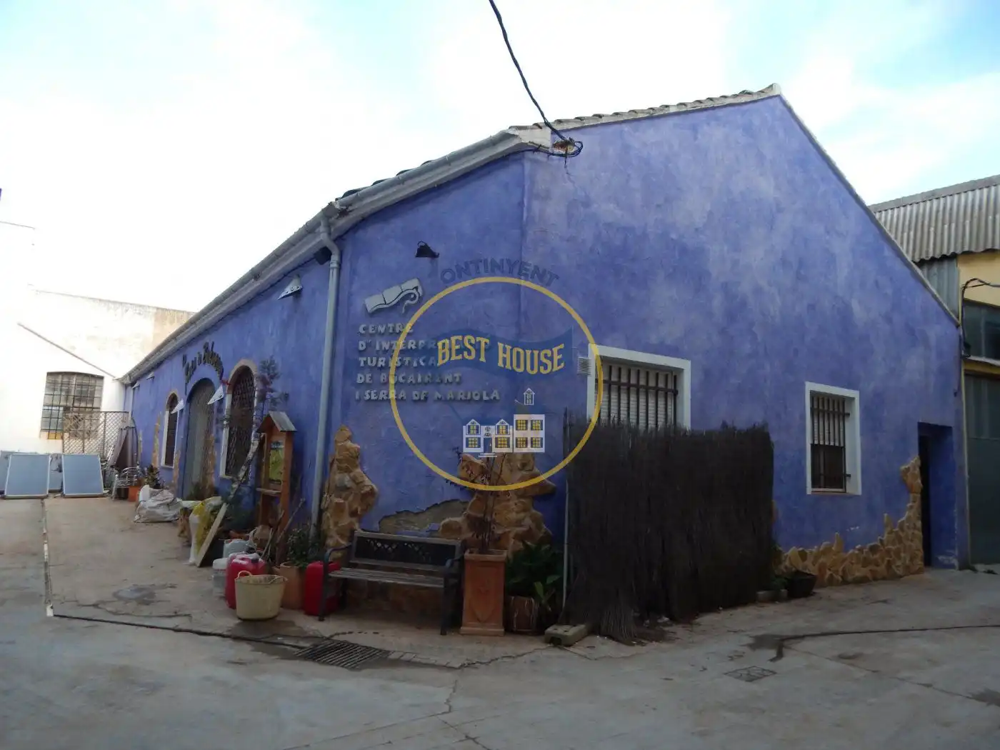 Vista exterior de Nave industrial en venta en Bocairent