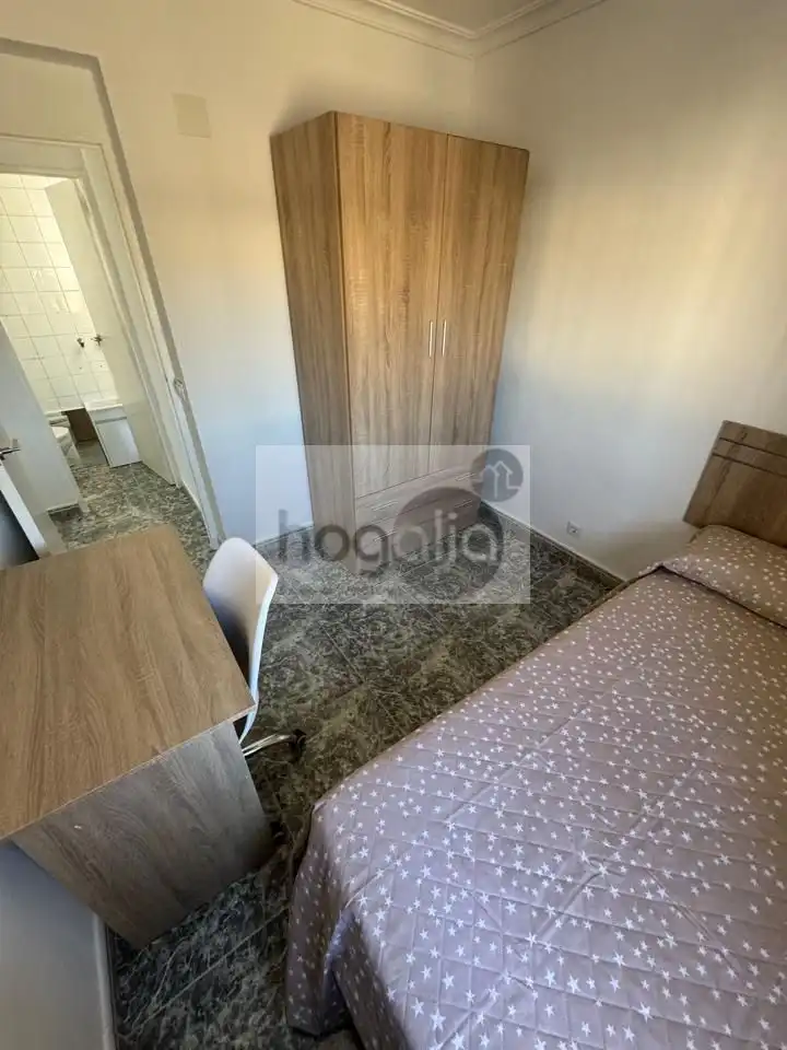 Bedroom of Flat for rent in Sevilla  with Air Conditioner and Furnished