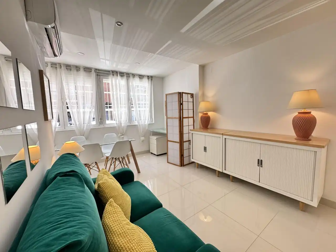 Sala de estar de Apartamento de alquiler en Madrid con Aire acondicionado, Calefacción y Amueblado