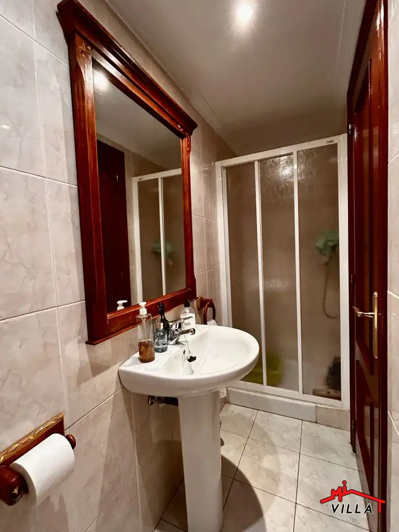 Baño de Casa o chalet en venta en Laredo con Calefacción y Amueblado
