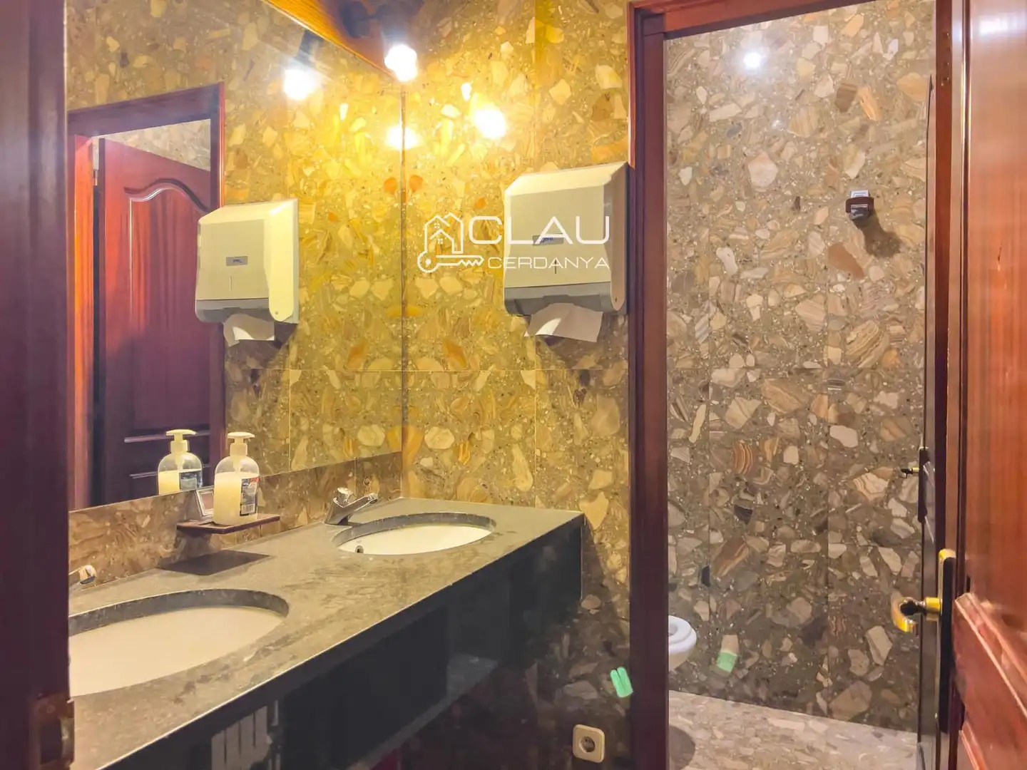 Bathroom of Commercial properties for rent in Puigcerdà