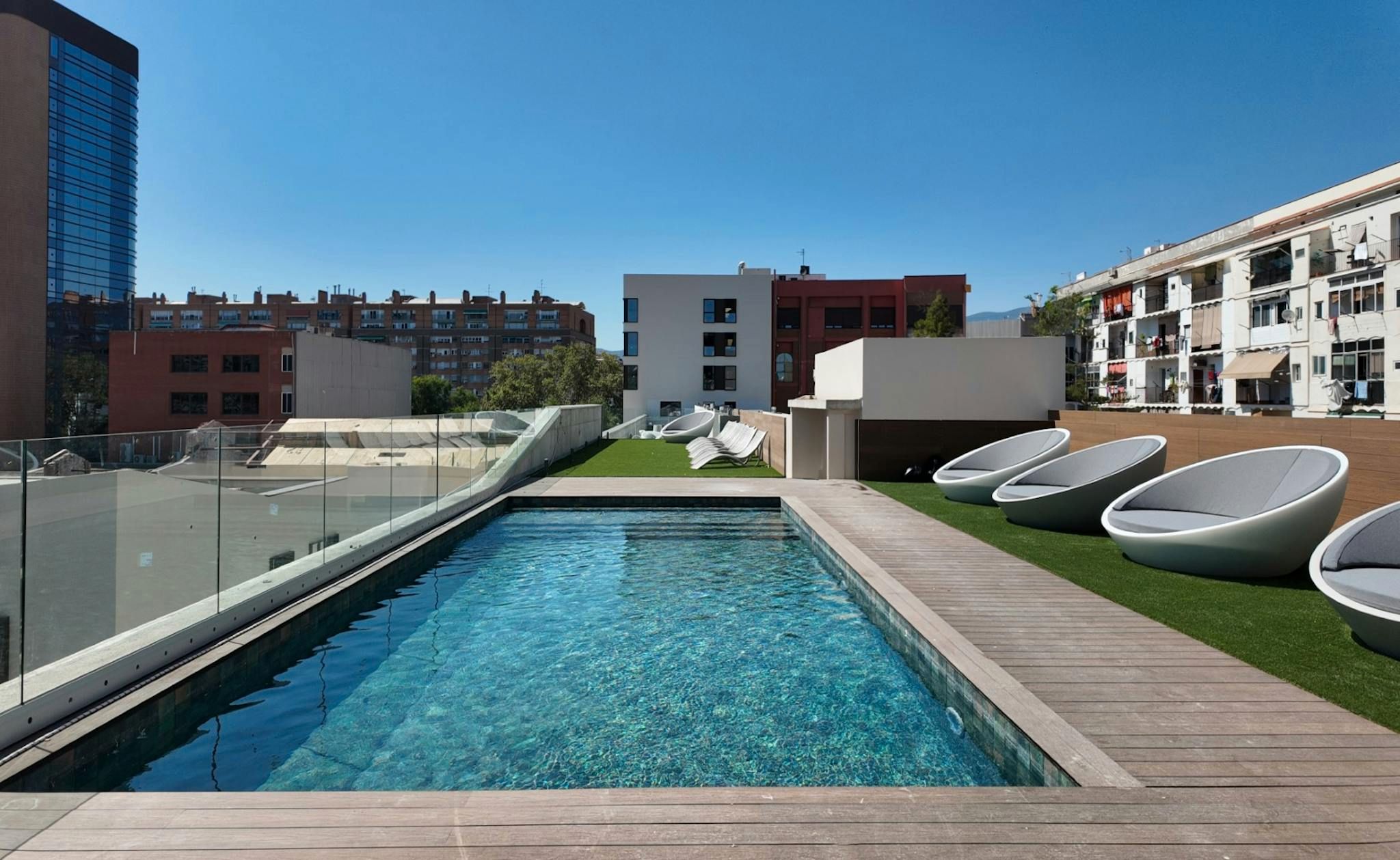 Swimming pool of Flat to rent in  Barcelona Capital  with Heating, Private garden and TV