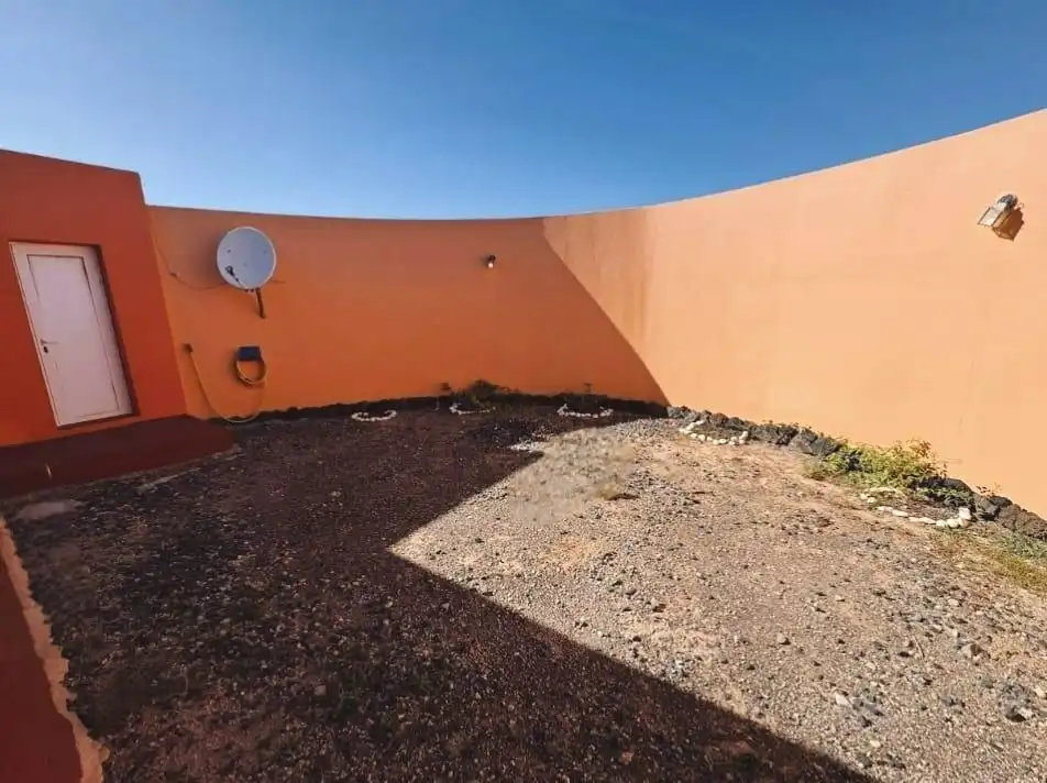 Vista exterior de Casa o xalet en venda en Tuineje amb Aire condicionat, Terrassa i Piscina