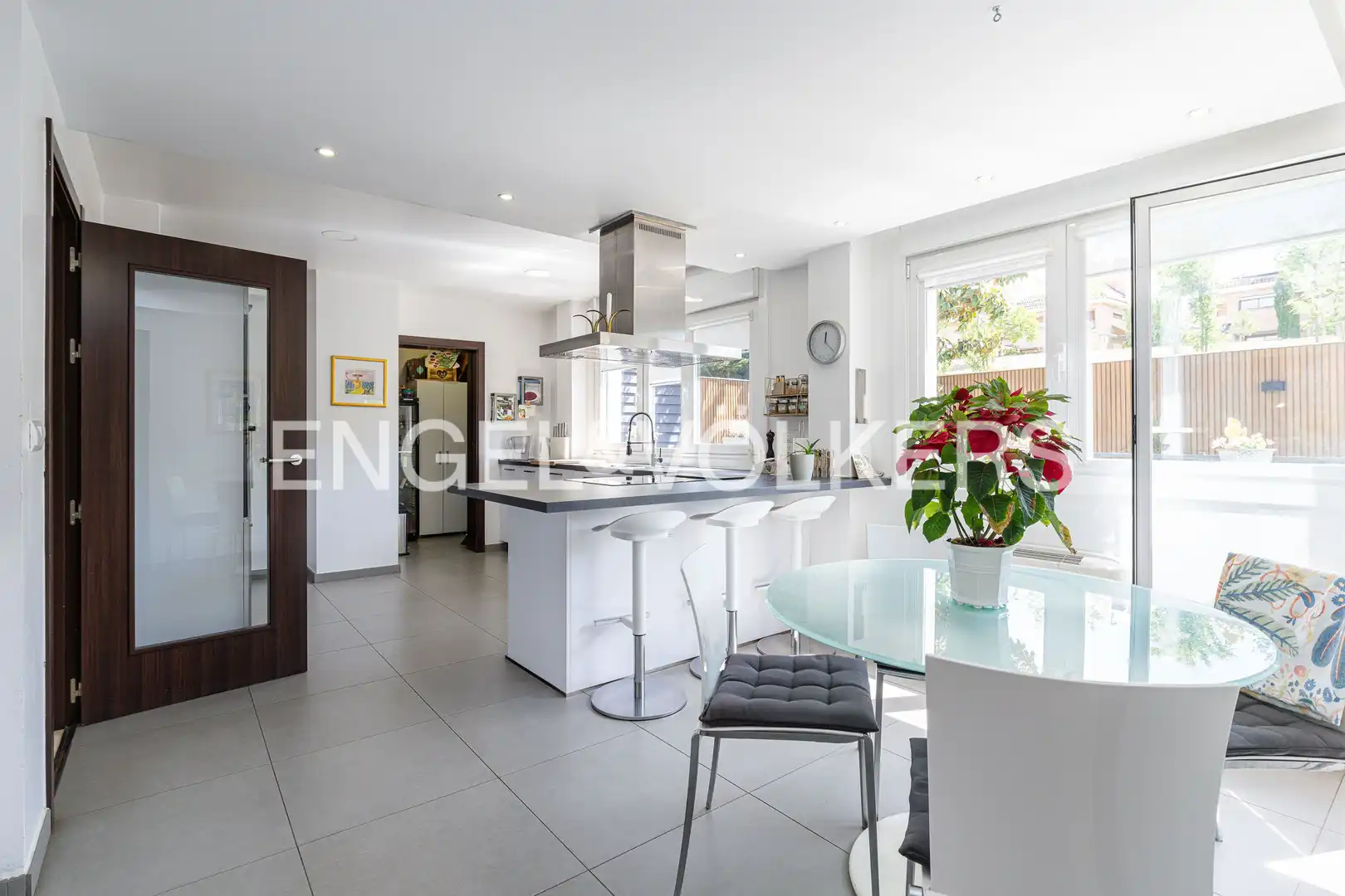 Cocina de Casa adosada en venta en Las Rozas de Madrid con Aire acondicionado, Calefacción y Jardín privado