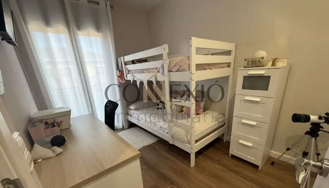 Habitación de Casa o chalet en venta en Sarrià de Ter con Aire acondicionado, Calefacción y Jardín privado