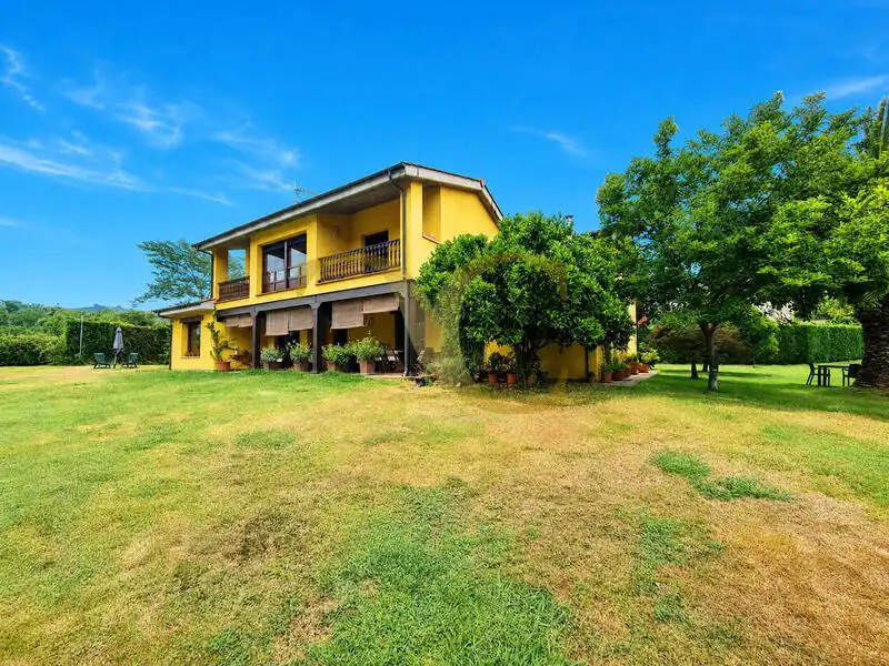 Vista exterior de Casa o xalet en venda en Oviedo  amb Calefacció, Jardí privat i Terrassa