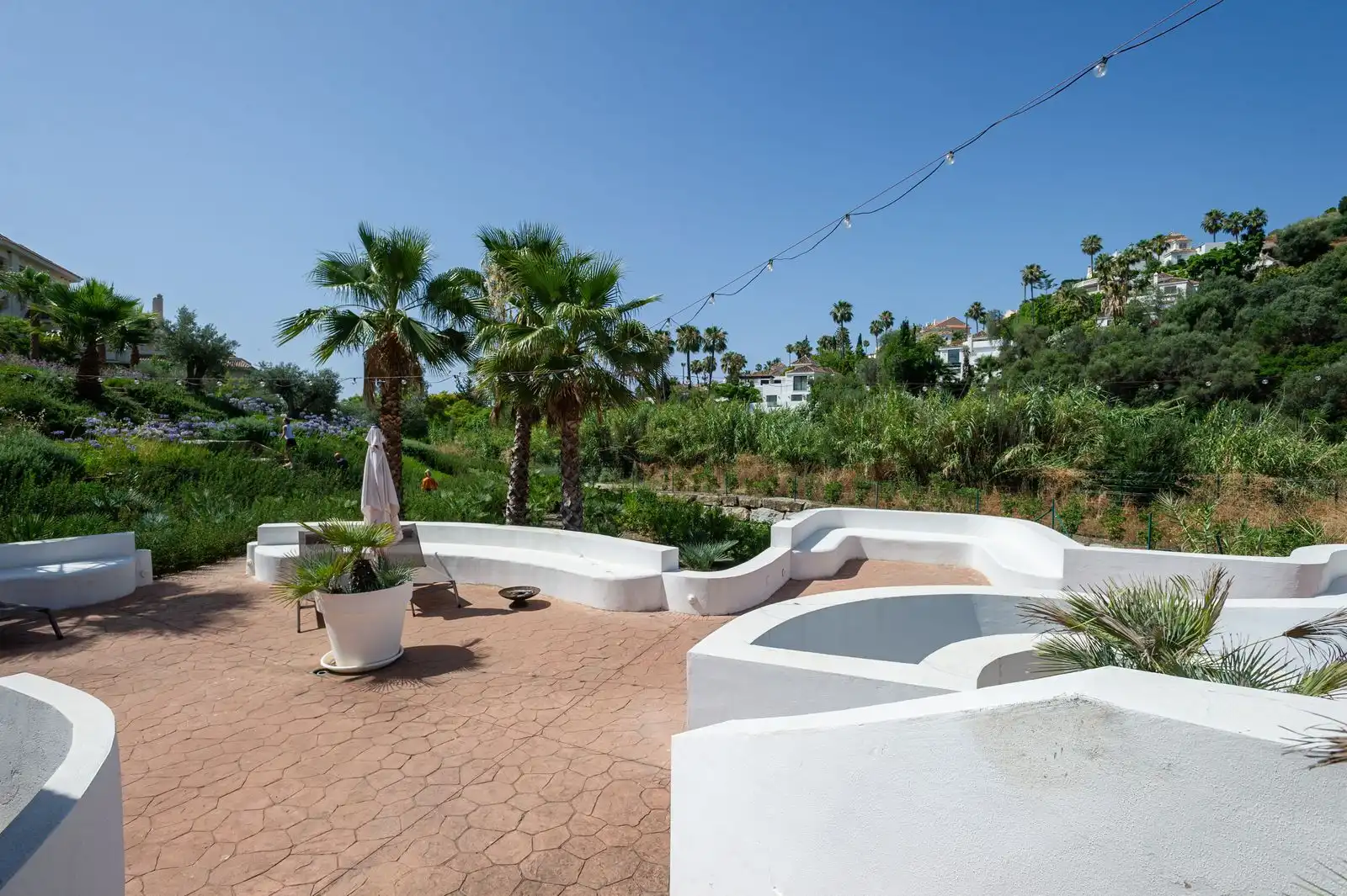 Terrasse von Wohnungen zum Verkauf in Marbella mit Terrasse, Möbliert und Gemeinschaftspool