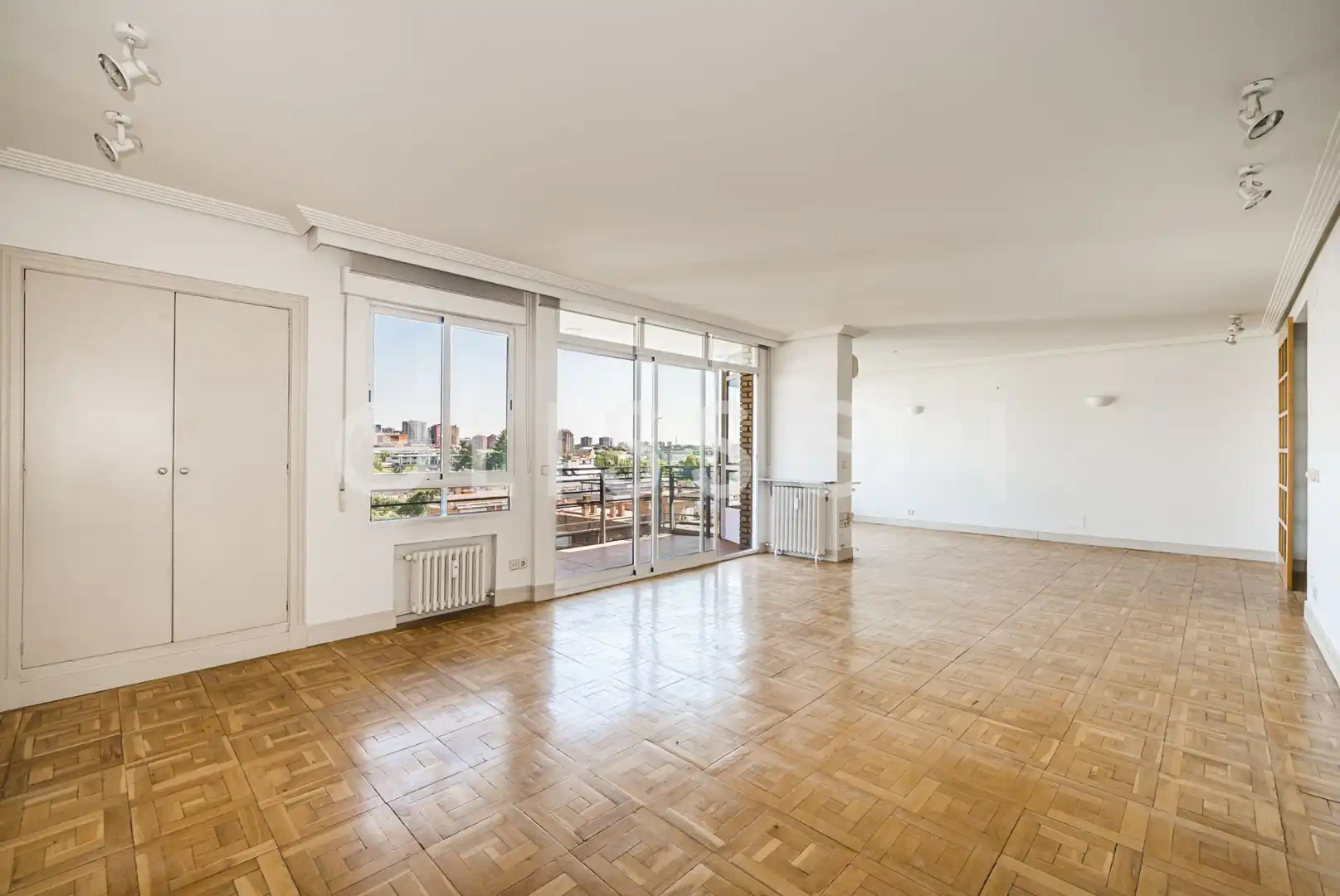 Sala d'estar de Apartament en venda en Madrid amb Aire condicionat i Traster