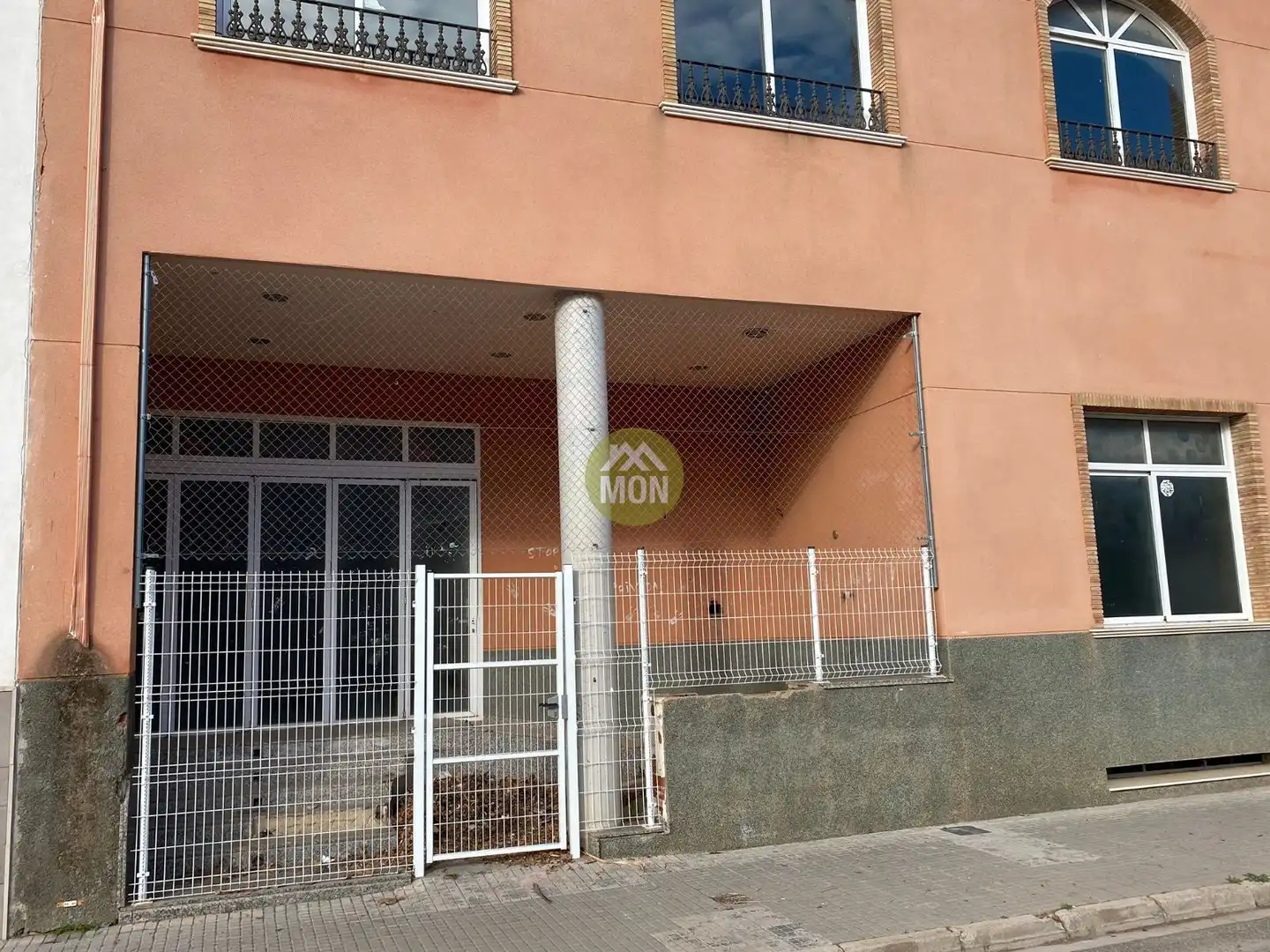 Edifici en venda a Castelló de Rugat