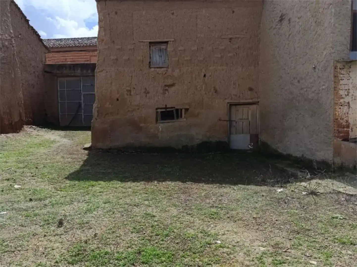 Vista exterior de Piso en venta en Roales de Campos con Jardín privado, Amueblado y Balcón