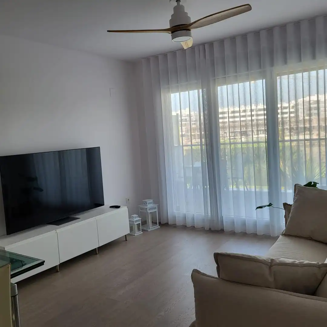 Wohnzimmer von Wohnung zur Miete in Motril mit Klimaanlage, Privatgarten und Möbliert
