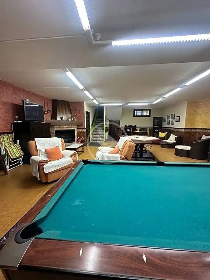 Casa o xalet en venda en Linares amb Aire condicionat, Calefacció i Jardí privat