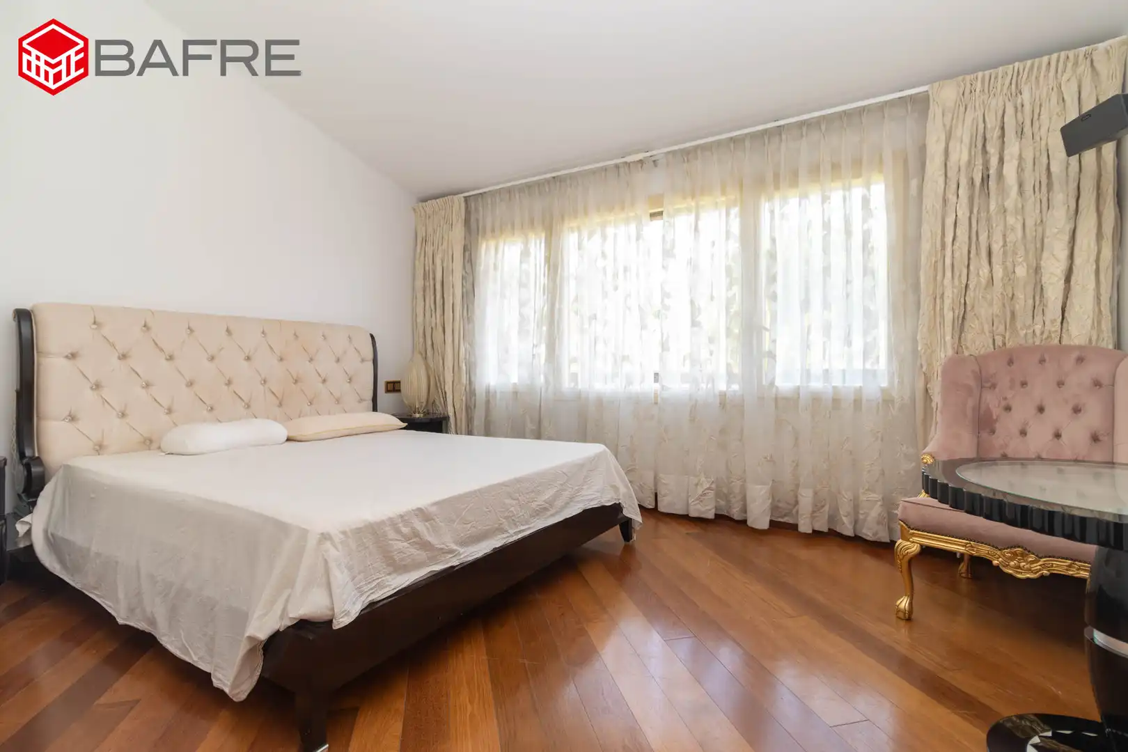 Bedroom of Houses for sale in Pozuelo de Alarcón  with Air Conditioner, Private garden and Storage room