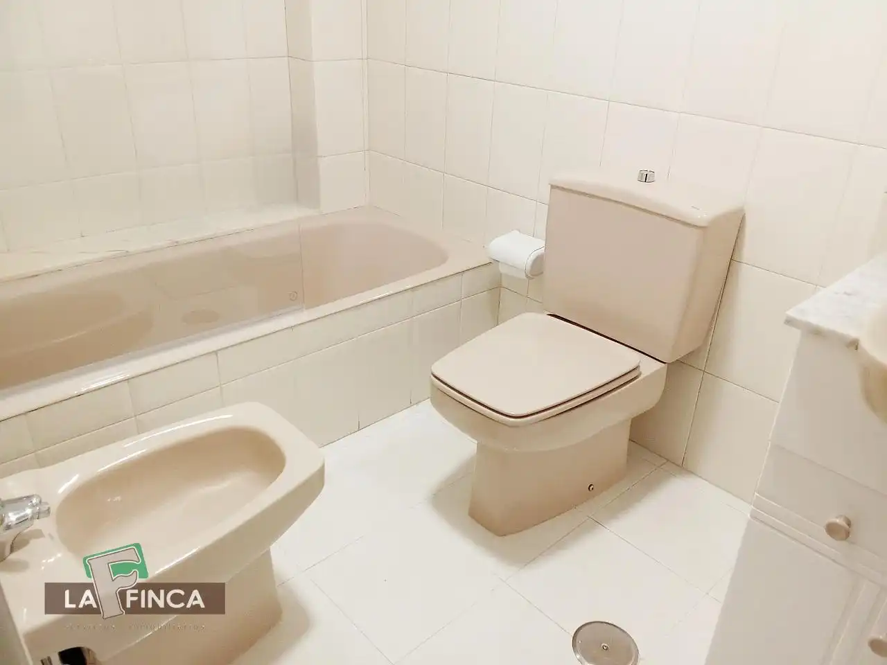 Bathroom of Flat for sale in Oviedo   with Heating, Parquet flooring and Furnished