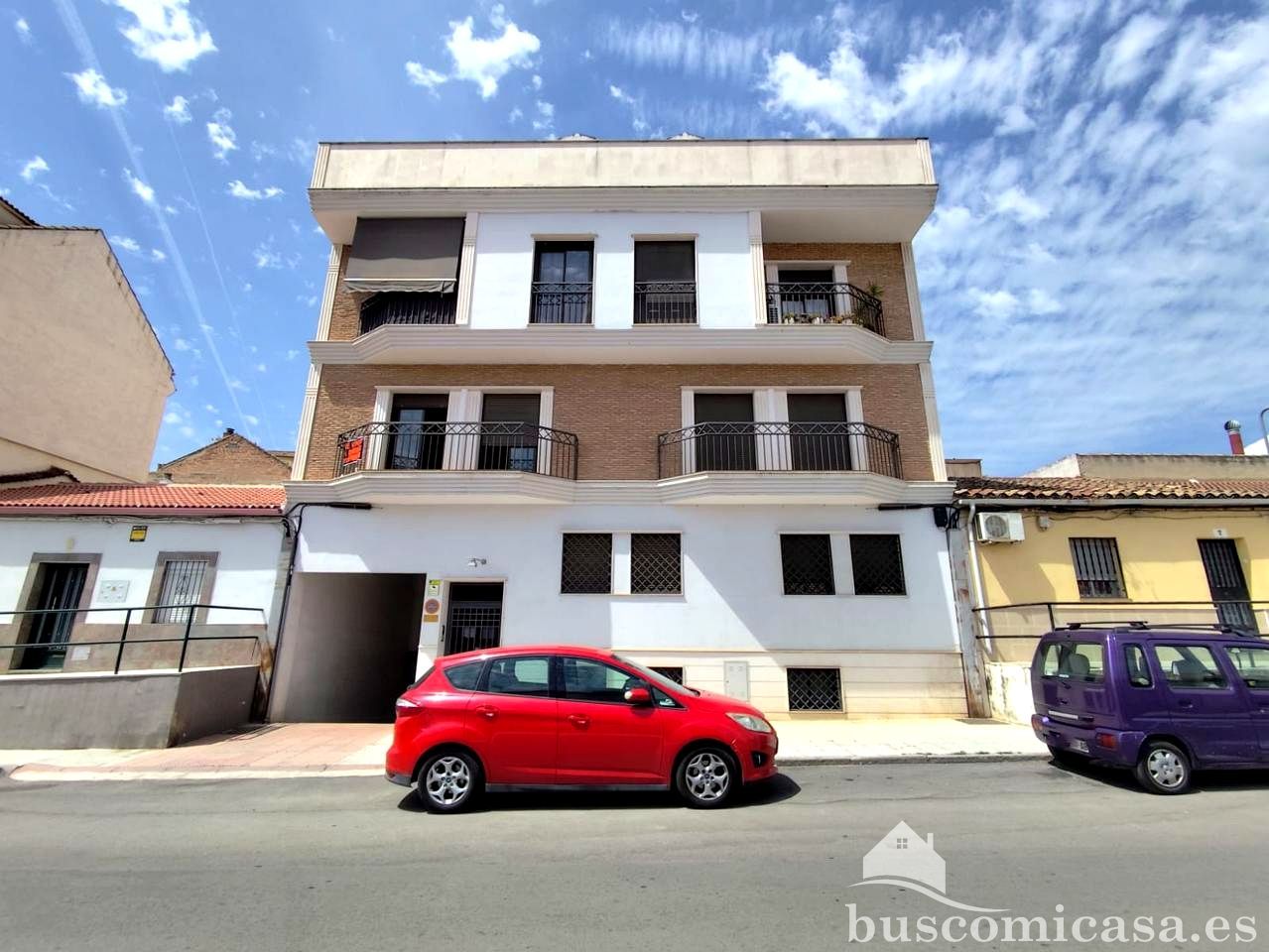 Vista exterior de Pis en venda en Linares amb Terrassa i Balcó