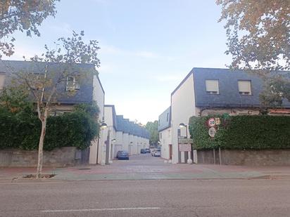 Vista exterior de Casa adosada en venda en  Zaragoza Capital amb Terrassa