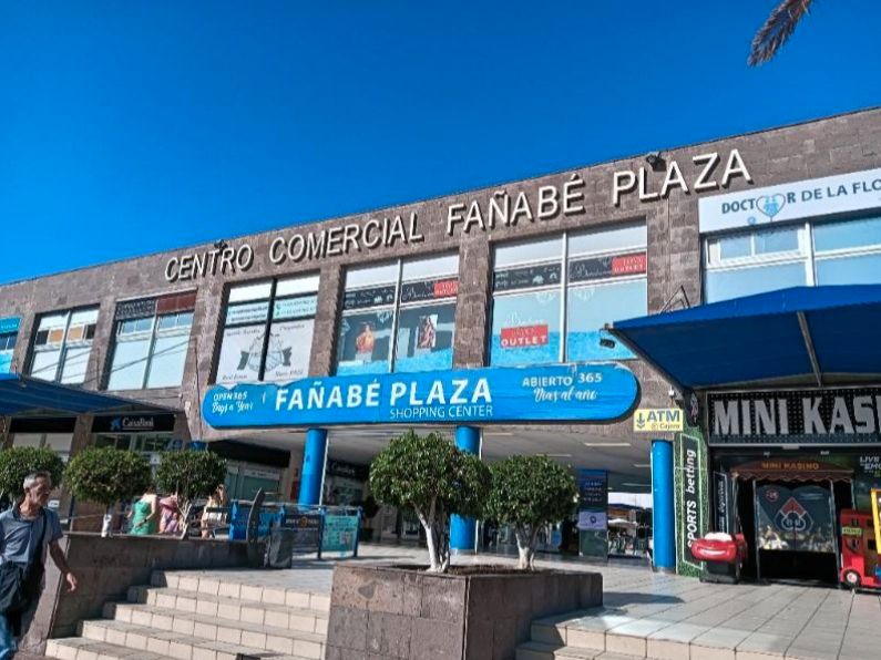 Vista exterior de Local en venda en Adeje