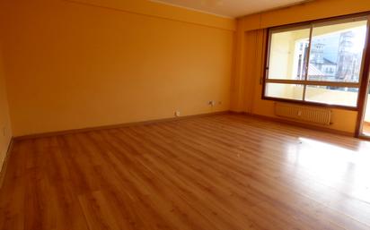 Living room of Flat for sale in Vigo   with Heating, Terrace and Storage room