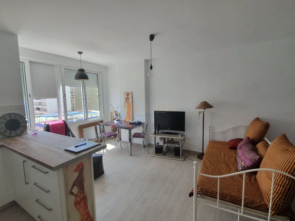Sala d'estar de Estudi de lloguer en Torremolinos amb Aire condicionat i Moblat
