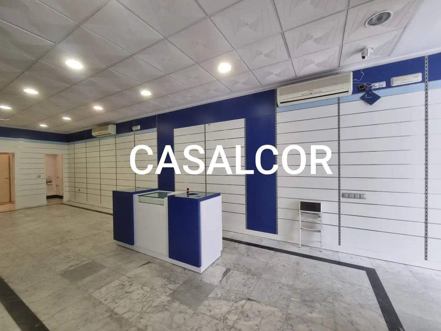 Local de alquiler en Mairena del Alcor con Aire acondicionado, Calefacción y Amueblado