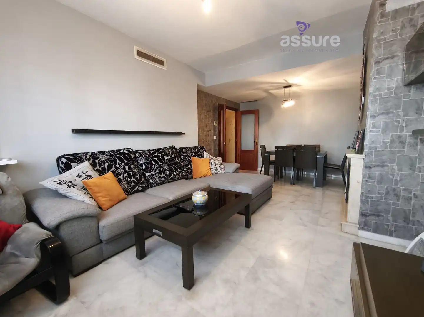 Sala de estar de Casa adosada en venta en Huelva con Aire acondicionado, Calefacción y Jardín privado