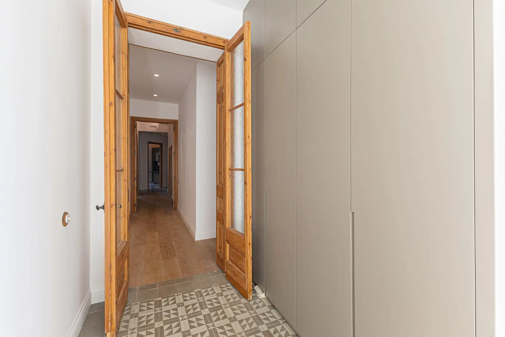 Wohnung zum Verkauf in Barcelona mit Klimaanlage, Heizung und Balkon