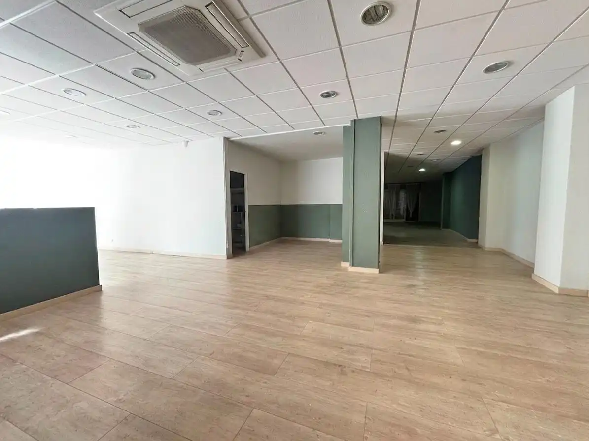 Local de alquiler en L'Hospitalet de Llobregat con Aire acondicionado