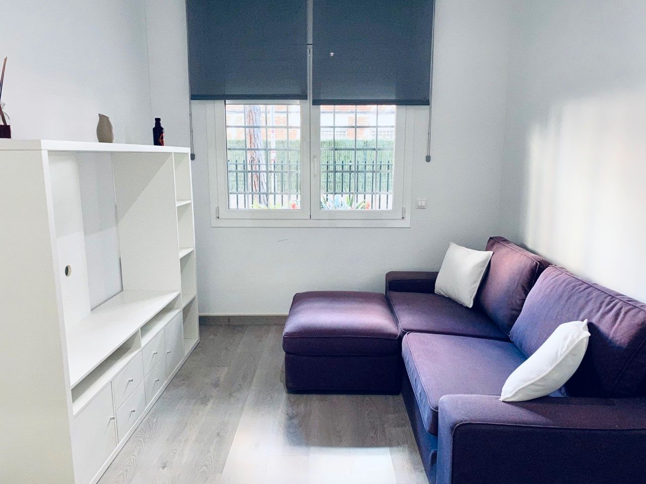 Sala d'estar de Planta baixa en venda en Sant Feliu de Llobregat amb Parquet, Moblat i Forn