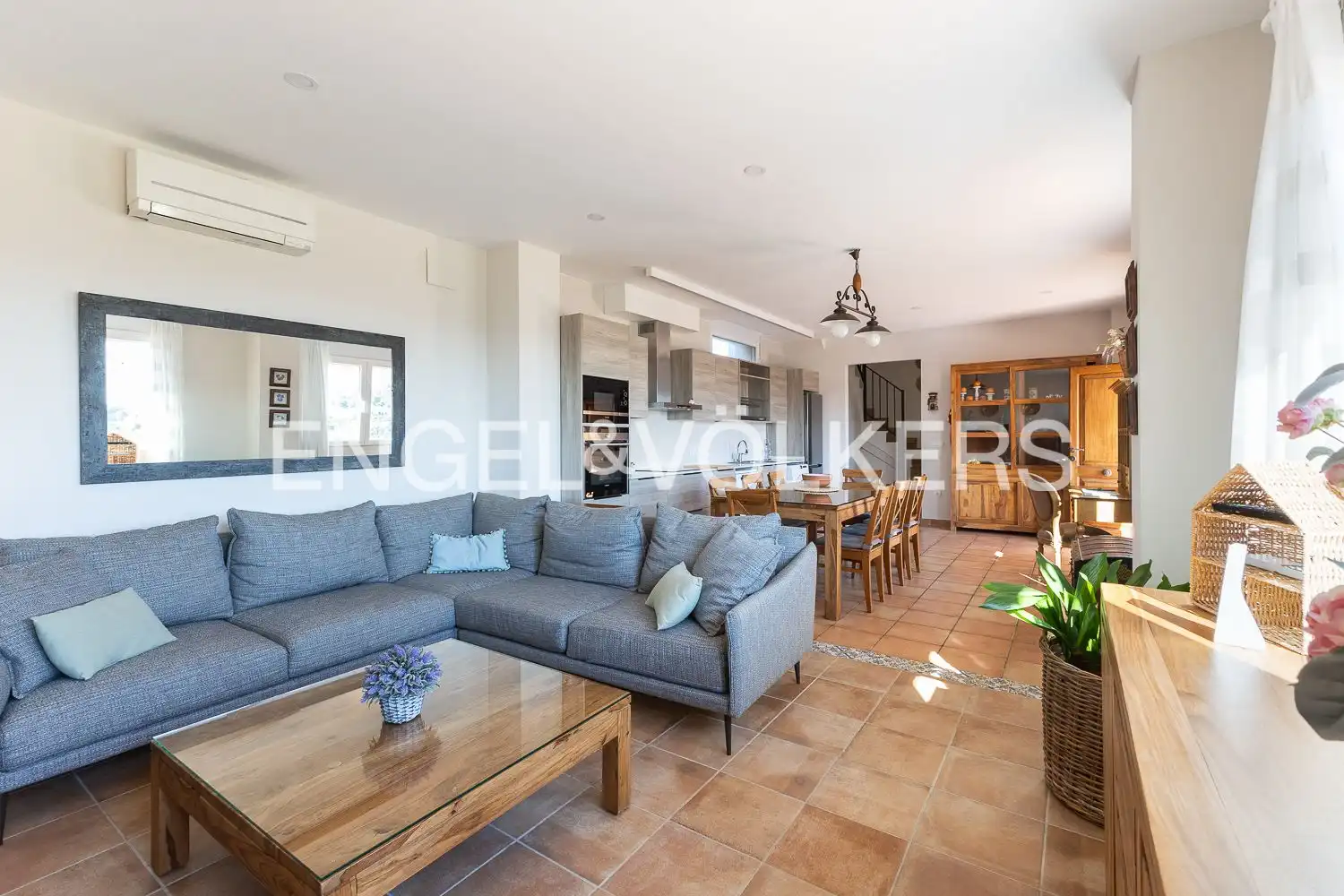 Sala d'estar de Casa o xalet de lloguer en Corbera amb Aire condicionat, Calefacció i Jardí privat