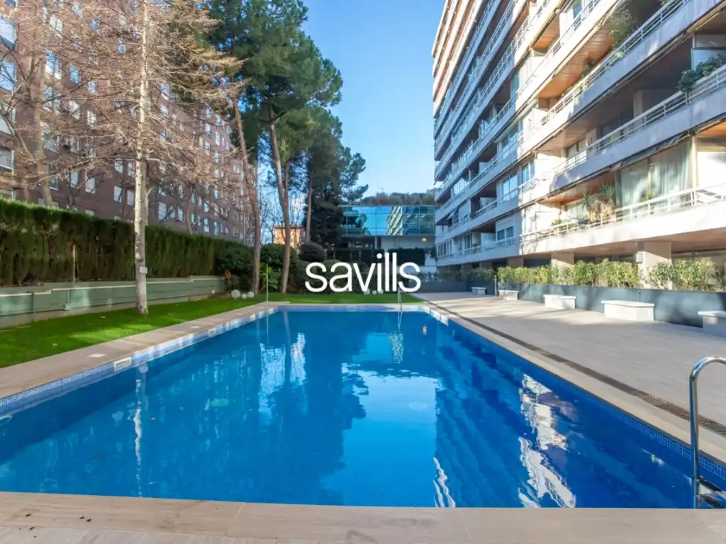 Piscina de Apartament en venda en Barcelona amb Piscina i Balcó