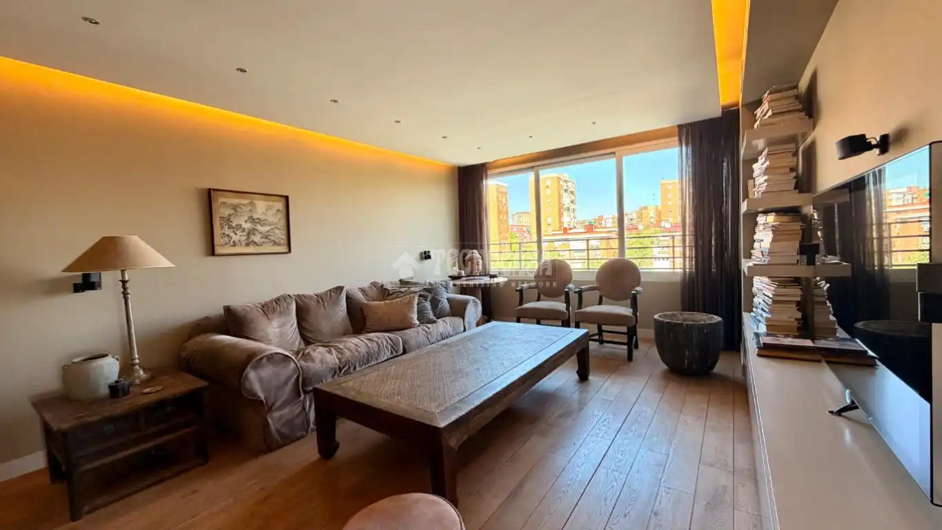 Sala d'estar de Pis en venda en Madrid amb Aire condicionat, Calefacció i Terrassa