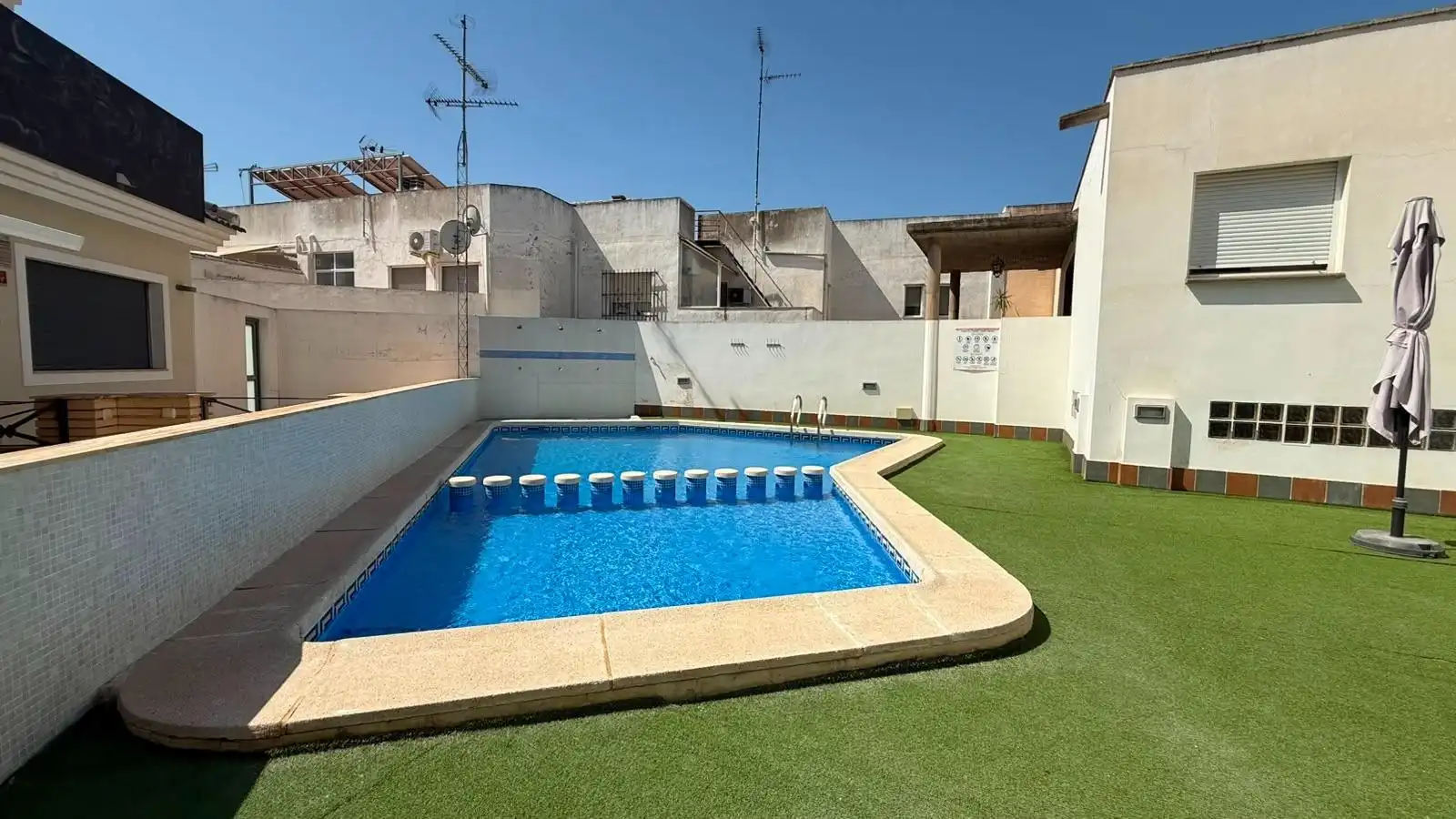 Piscina de Casa adosada en venta en San Javier con Aire acondicionado, Calefacción y Jardín privado
