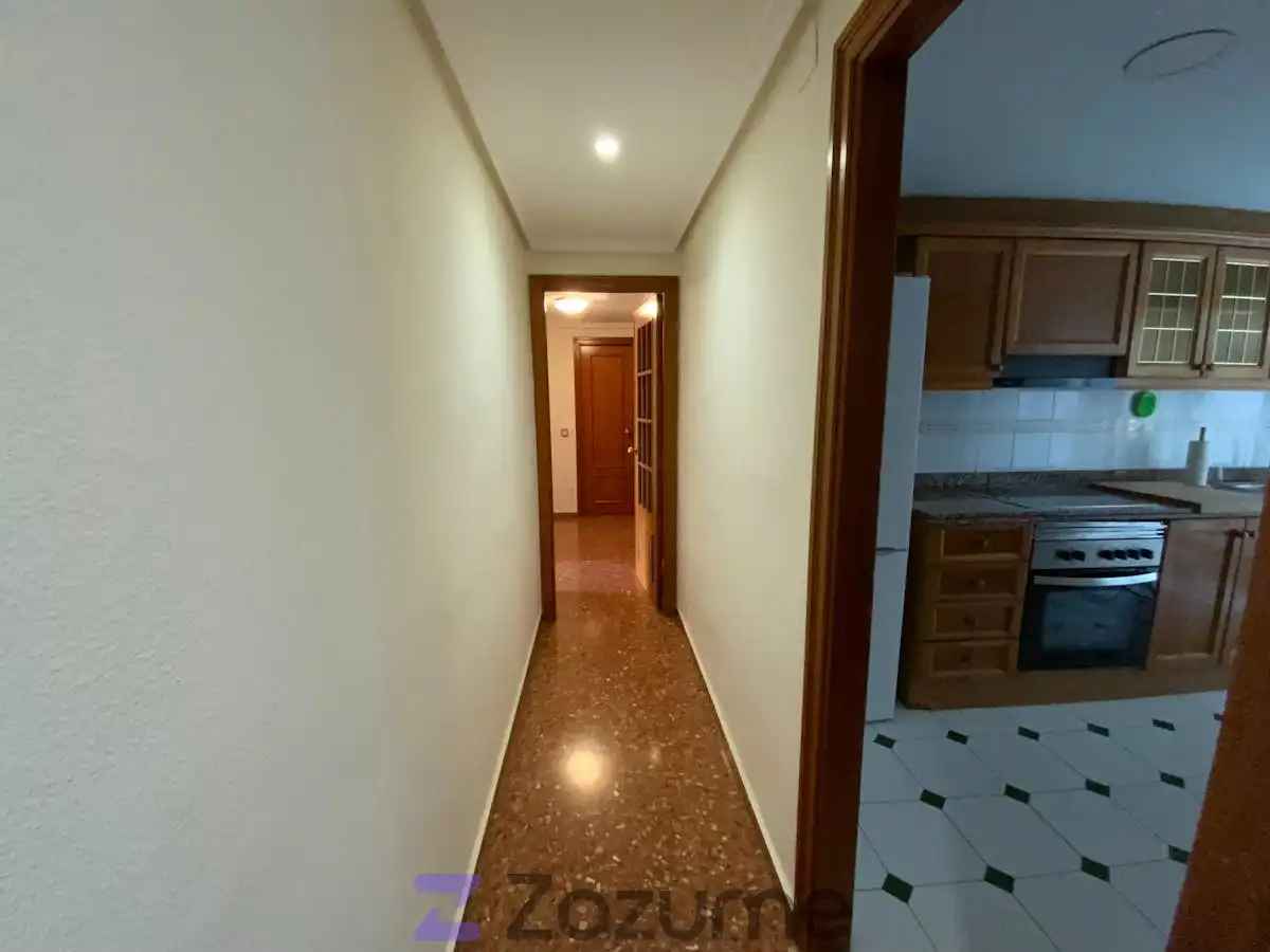 Wohnung zur Miete in Valencia mit Klimaanlage, Heizung und Terrasse